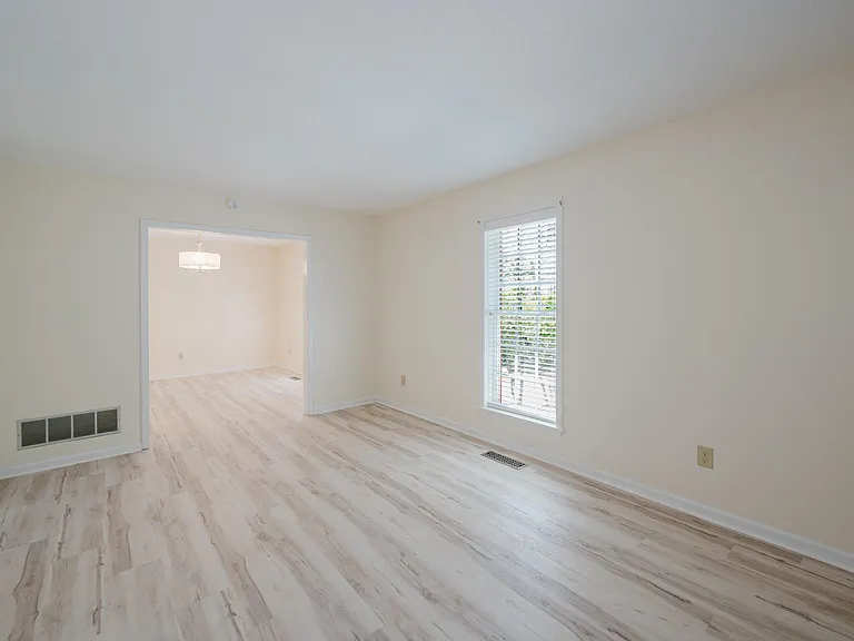 1828 Jacobs Ln — Photo 5