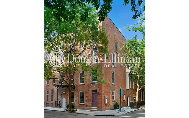 Sold by Douglas Elliman | media 18