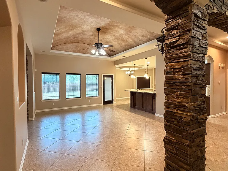 1501 Granada Cir — Photo 27
