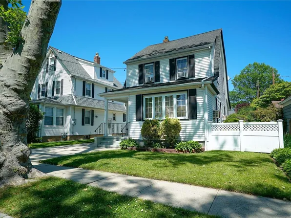 52 Violet Avenue, Mineola, NY 11501