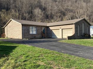 68 Maple Ln, Pikeville, KY 41501