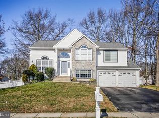 61 Orlando Dr, Sicklerville, NJ 08081