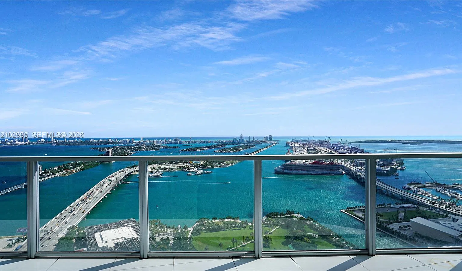 Marquis Condo — Photo 2
