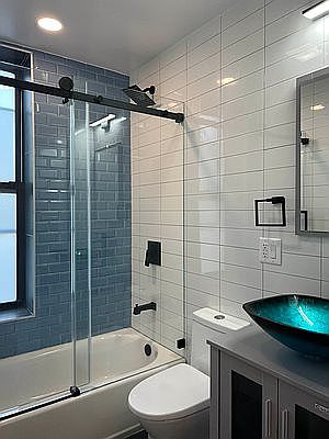 4th image of 211 Saint Anns Ave #201