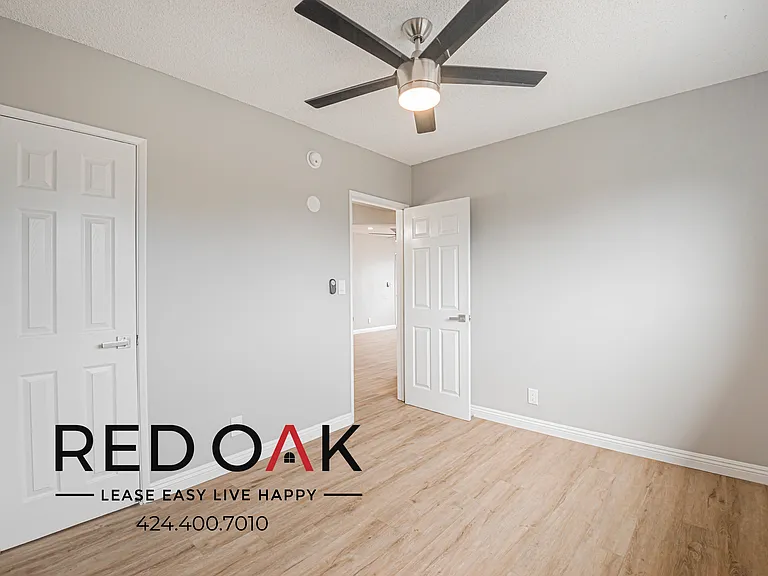 1589 E 47th St #3 — Photo 12
