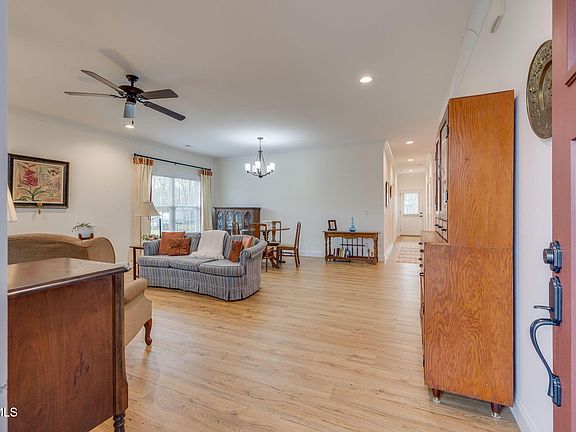 5th image of 1681 Virginia Ave