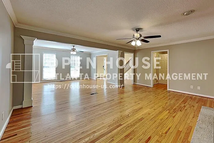 4 bed, 2.5 bath, 2721 sqft, $2,700 — Photo 3