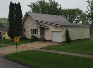 113 E Lake St, Rockwell City, IA 50579