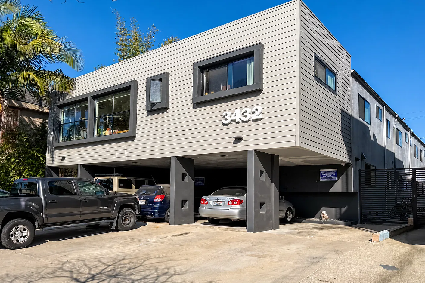 3432 Keystone Ave — Photo 1