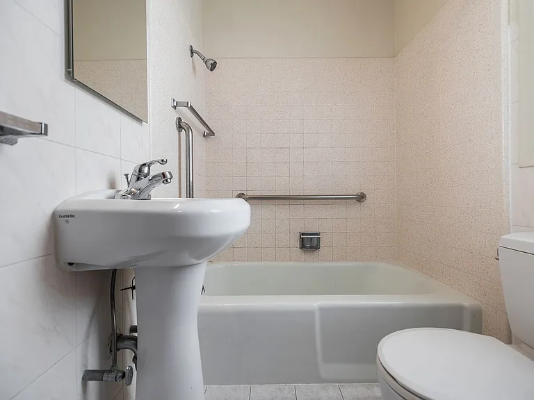 679 Green Street — Photo 23
