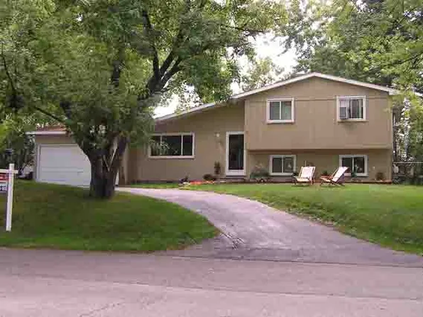 3535 Lakeview Dr, Highland, MI 48356