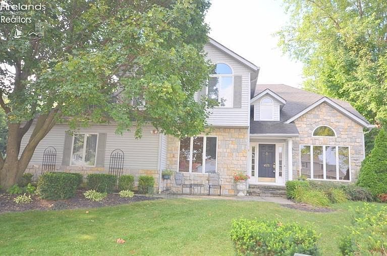 1st image of 4573 Edgewater Dr