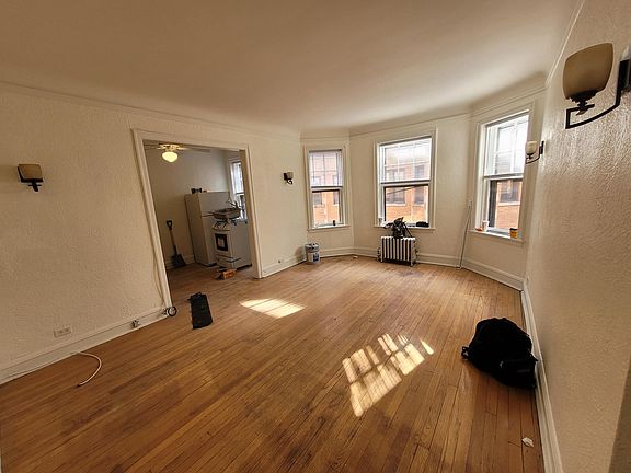 3rd image of 4516 N Paulina St