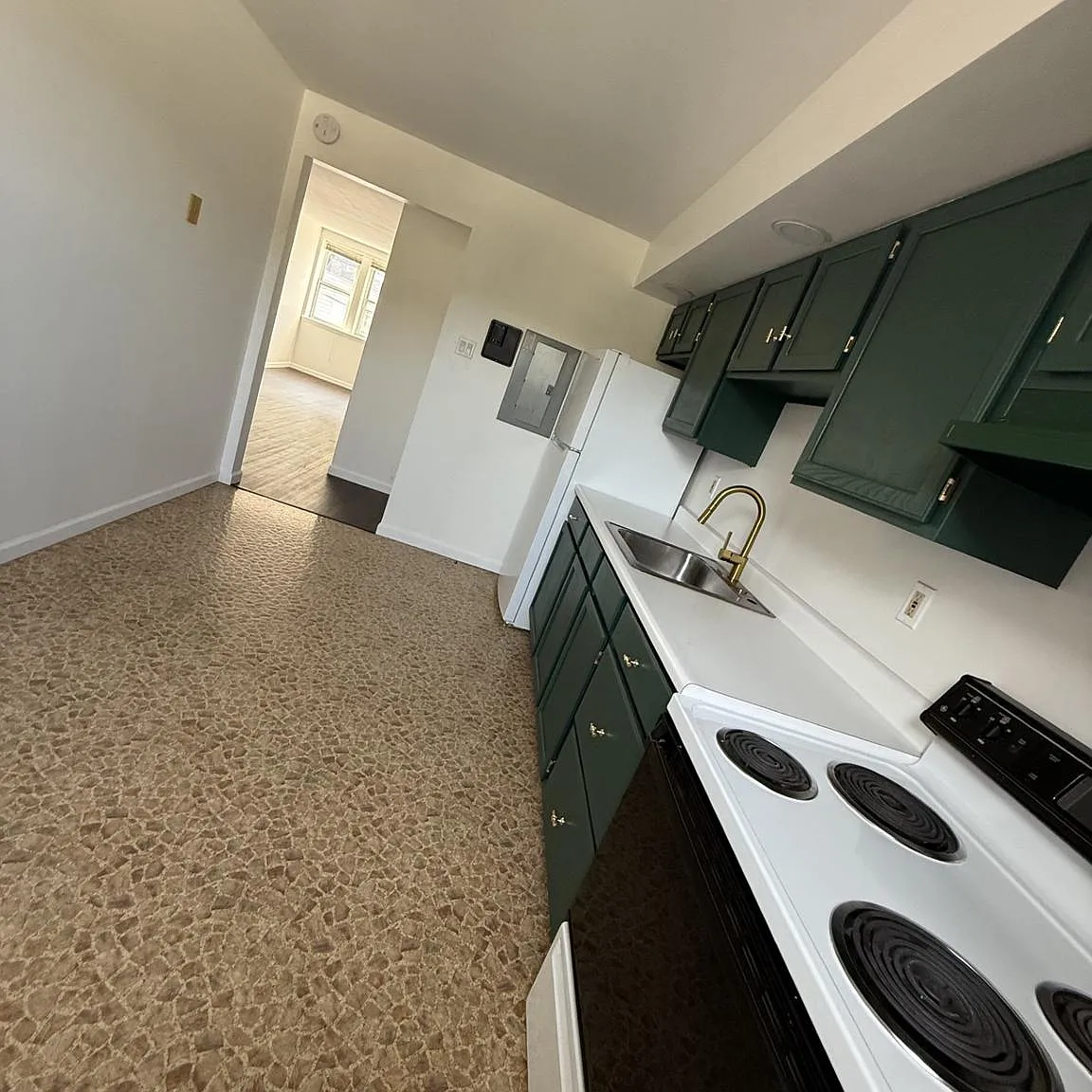 1 bed, 700 sqft, $900 — Photo 3
