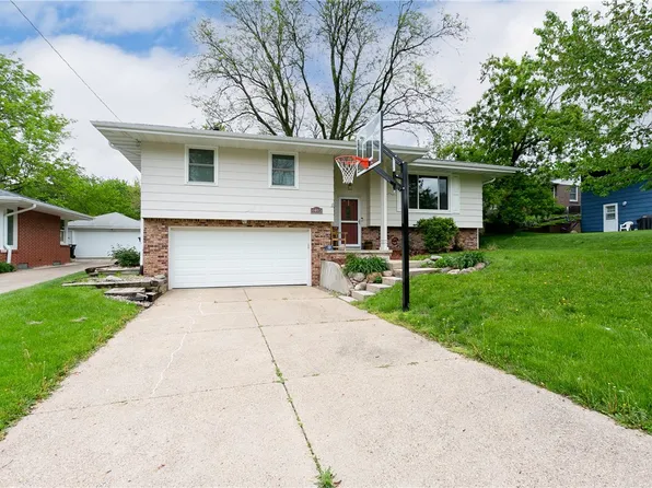 6403 Franklin Ave, Windsor Heights, IA 50324