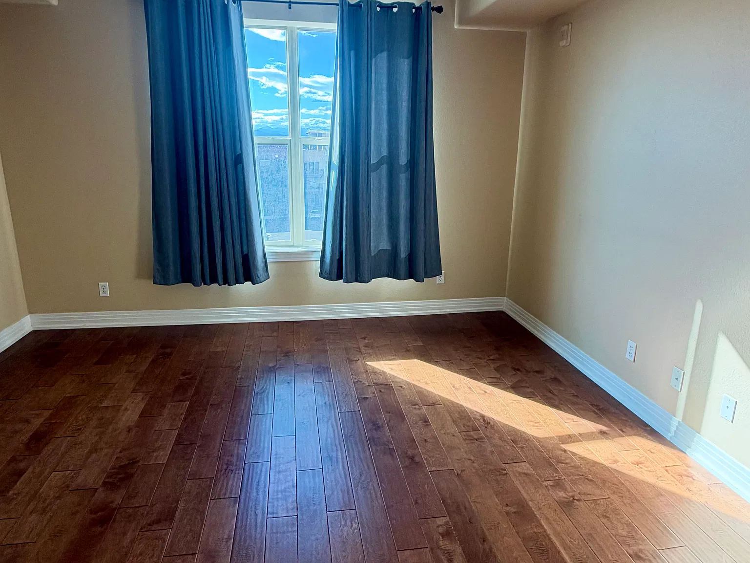 1 bed, 946 sqft, $1,750 — Photo 4