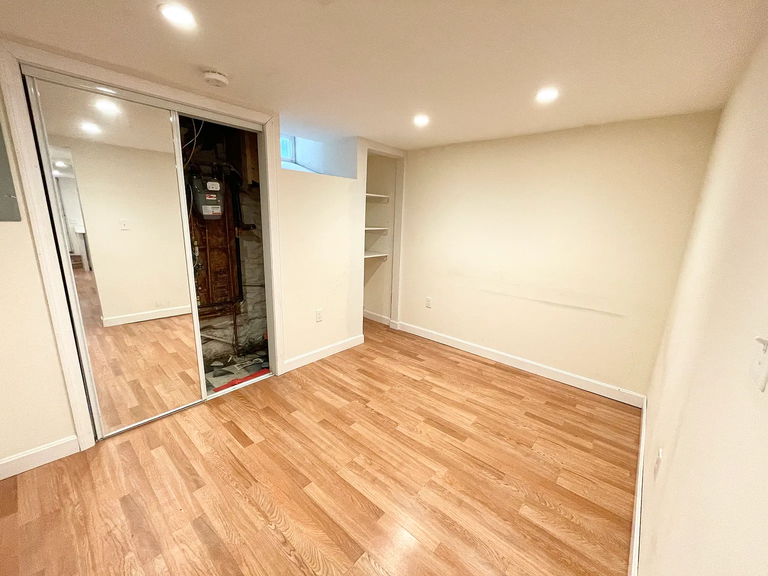 4 bed, 1300 sqft, $6,800 — Photo 2