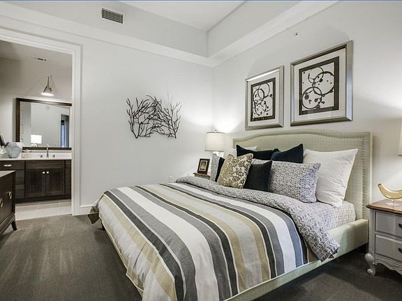 4th image of 2504 McKinney Ave #221