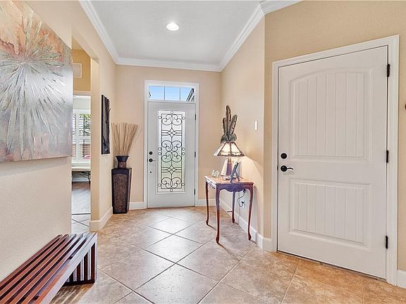 3rd image of 576 Grande Dr