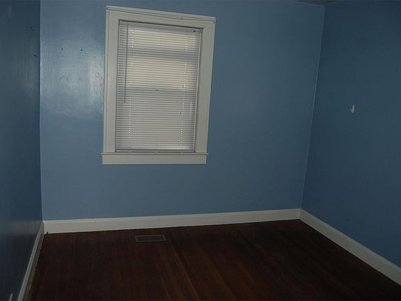 4th image of 1221 W Bethel Ave