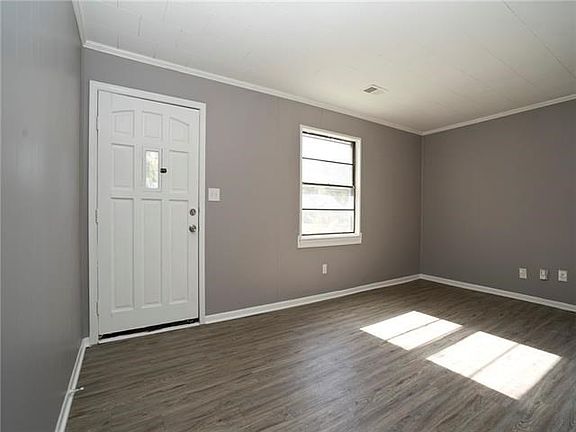 5th image of 4706 Woodend Ave