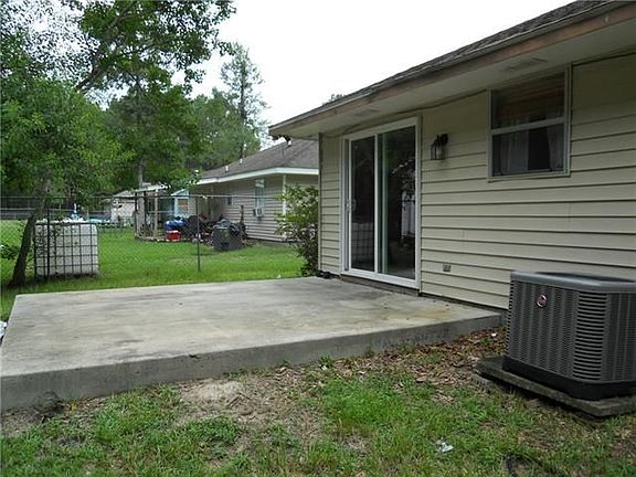 3rd image of 105 E Cherrywood Ln