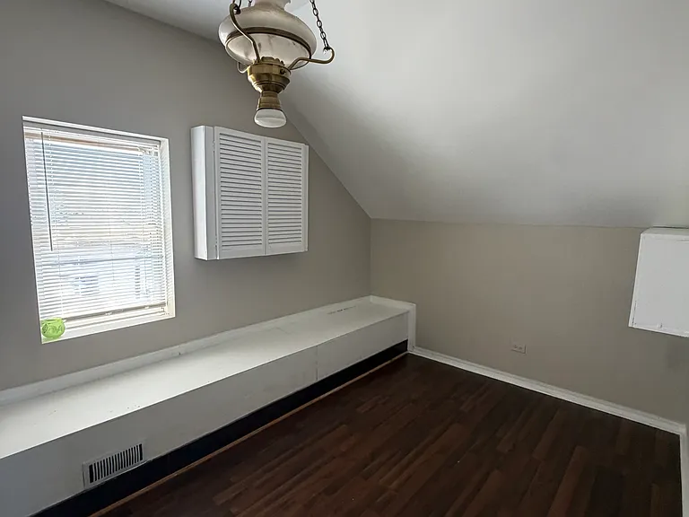 2411 W 34th Pl — Photo 17