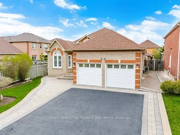 222 Caproni Dr, Vaughan, ON L6A 1X7