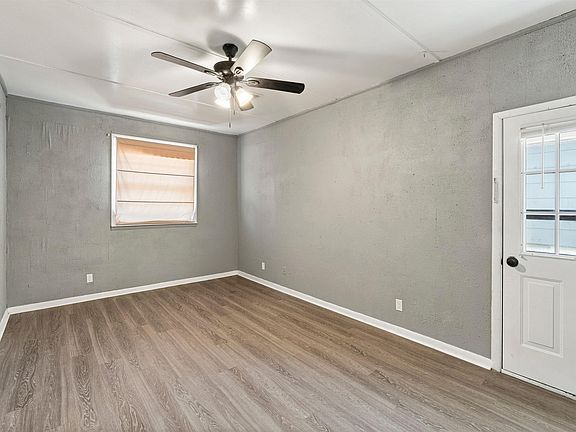3rd image of 9418 Crofton Dr