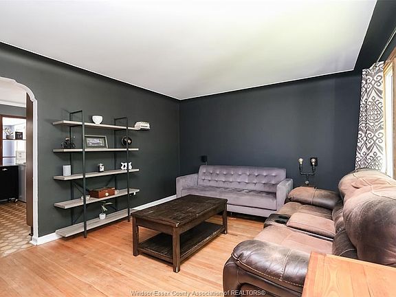 3rd image of 1518 Olive Rd