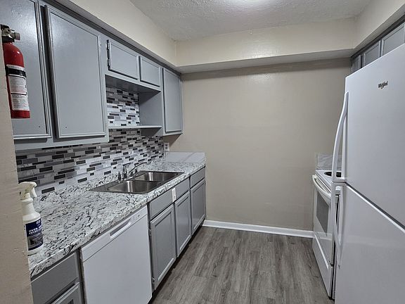 5th image of 1329 Windsor St APT 2