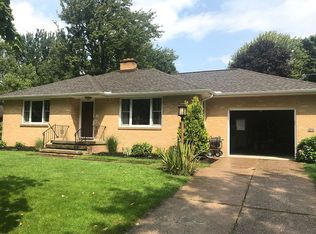 95 Grasmere Rd, Lockport, NY 14094