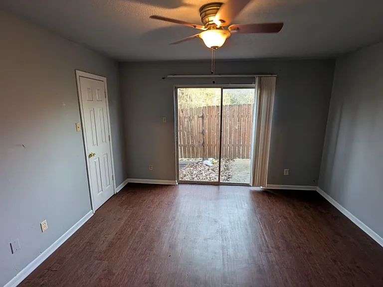 4123 Old Hearne Rd #B — Photo 5