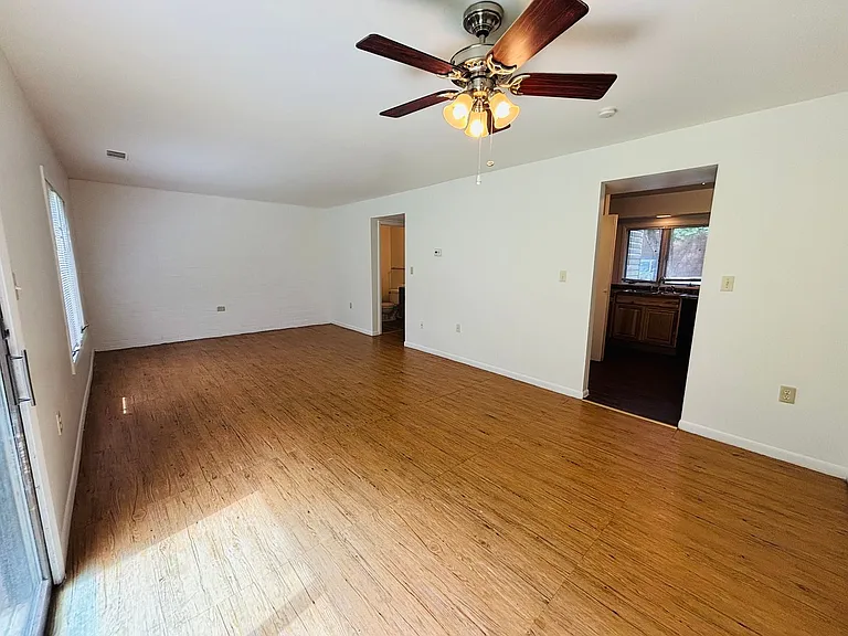 321 Shenandoah Cir — Photo 16