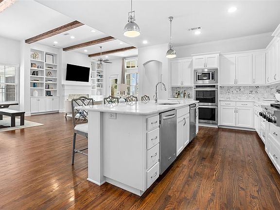 2nd image of 4701 Marbella Cir
