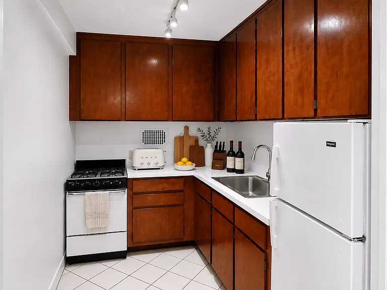 210 E 58th St #3-K — Photo 3