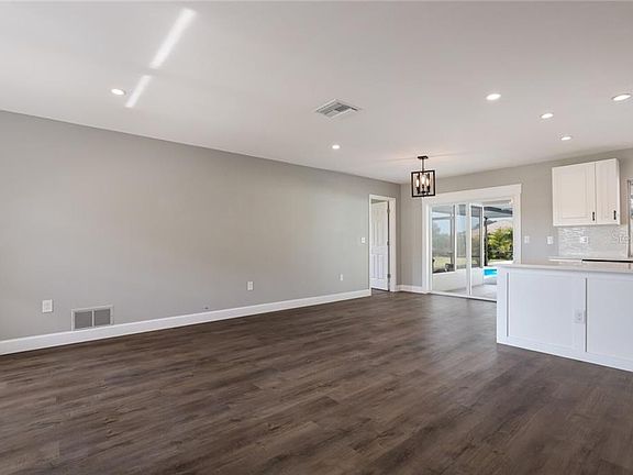 4th image of 7014 18th Ave W