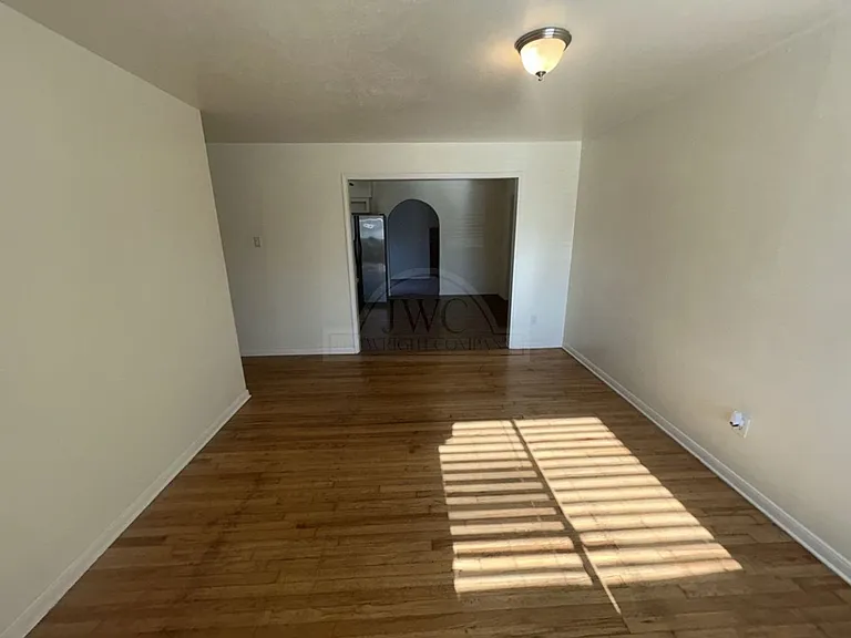304 Oak St — Photo 3