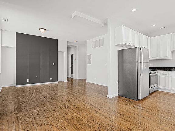 5th image of 2451 W Howard St APT 411