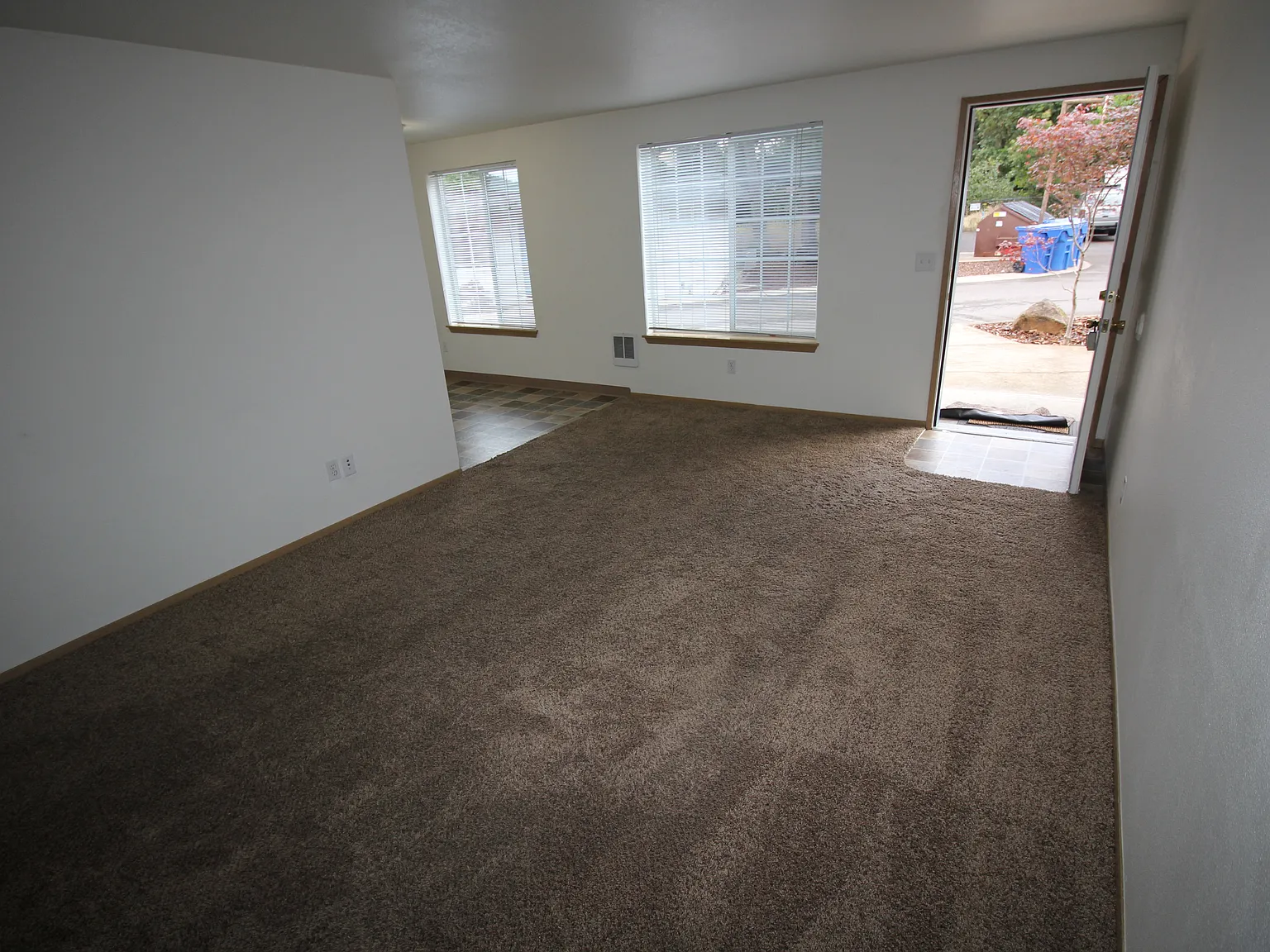2 bed, 764 sqft, $1,365 — Photo 3