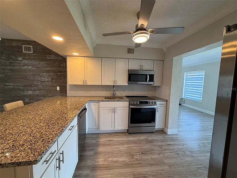 2428 Columbia Dr #68 — Photo 8