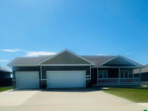 3rd image of 209 W Creek Dr