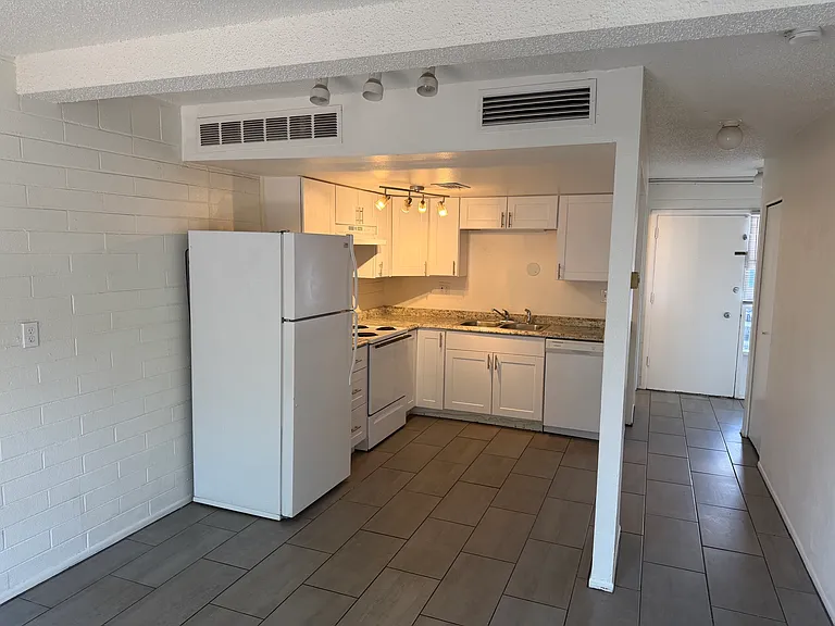 8126 E Broadway Blvd — Photo 6
