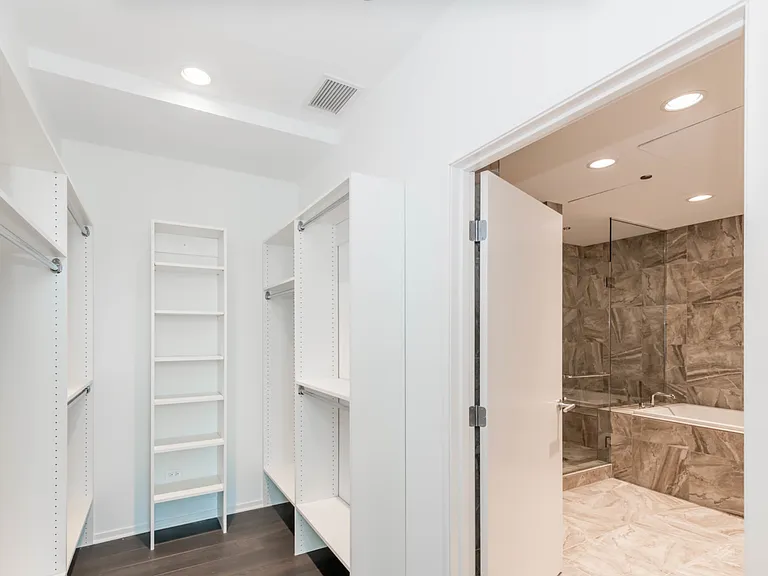 240 E Illinois St #5202 — Photo 13