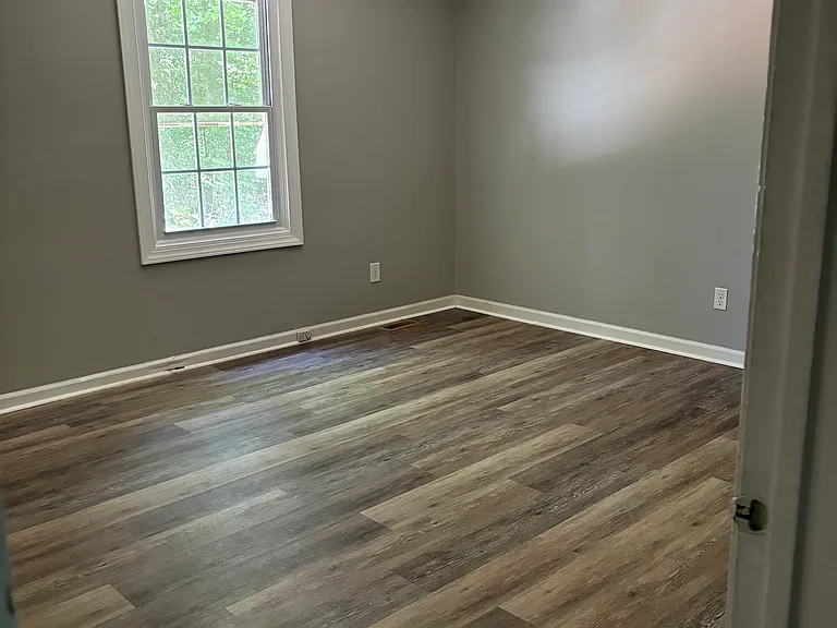 942 Ivy Ln — Photo 9