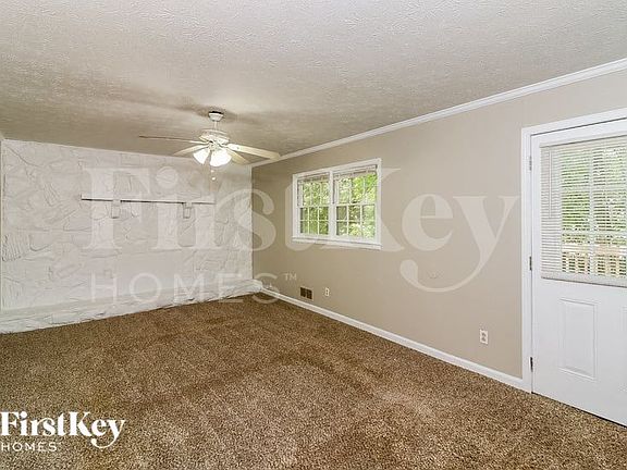 3rd image of 632 Bralorne Dr