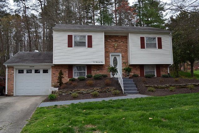 1st image of 1004 Rosemary Ln