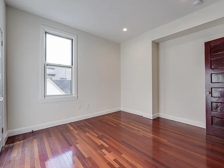 880 Summit Ave #2 — Photo 10