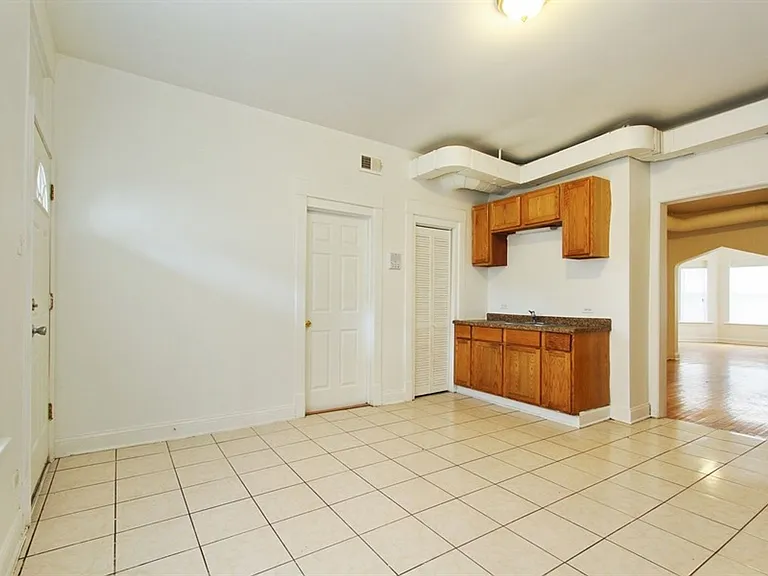 8257 S Coles — Photo 8