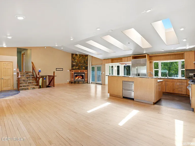 2100 Churchill Dr — Photo 7